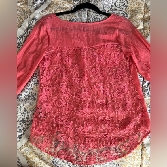 Mine flowy linen and lace shirt - Picture 7 of 7